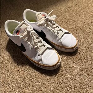 Nike Legacy Sneakers